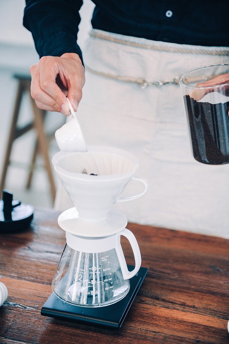 Hario V60-02 Seramik Demleme Seti – Beyaz